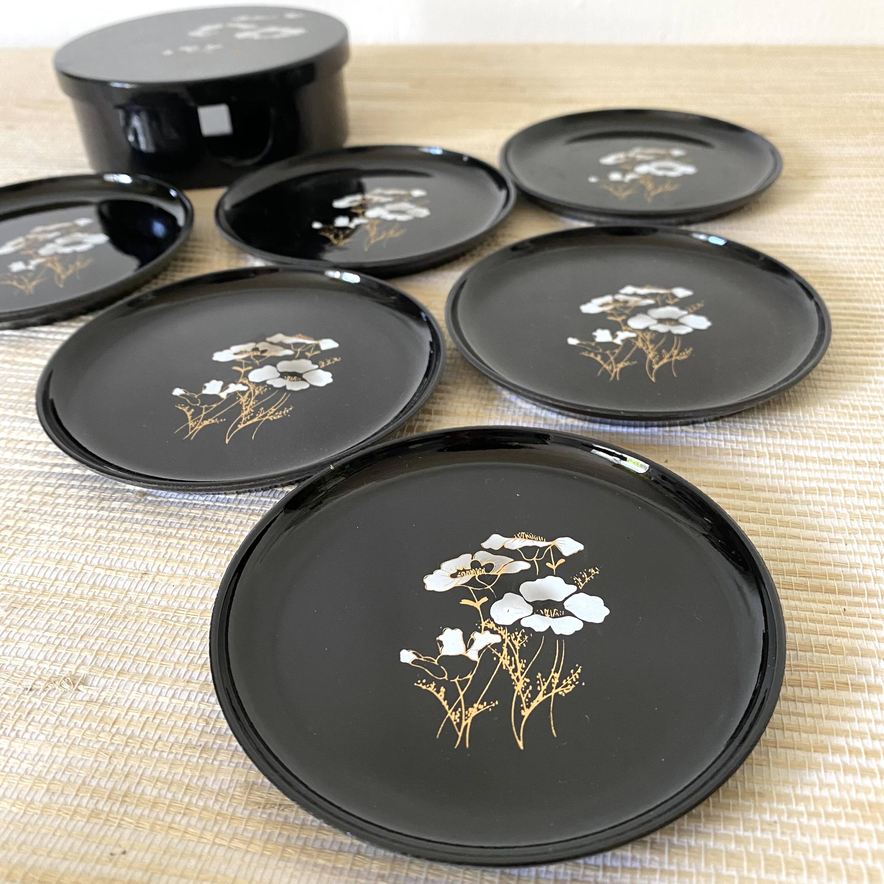Dessous de verre fleuris en bois laqué