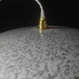 Globe blanc verre de clichy