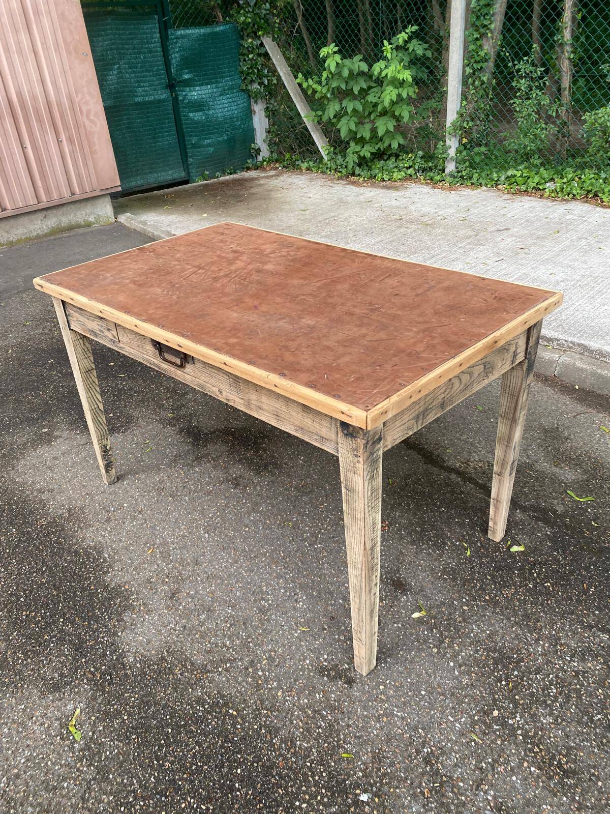 Farmhouse table made of solid wood and lino from the 19th century, renovated.
