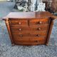 Commode galbée ancienne en acajou de style anglais