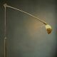 Lampadaire massive space age en métal doré bras balancier – années 70 80