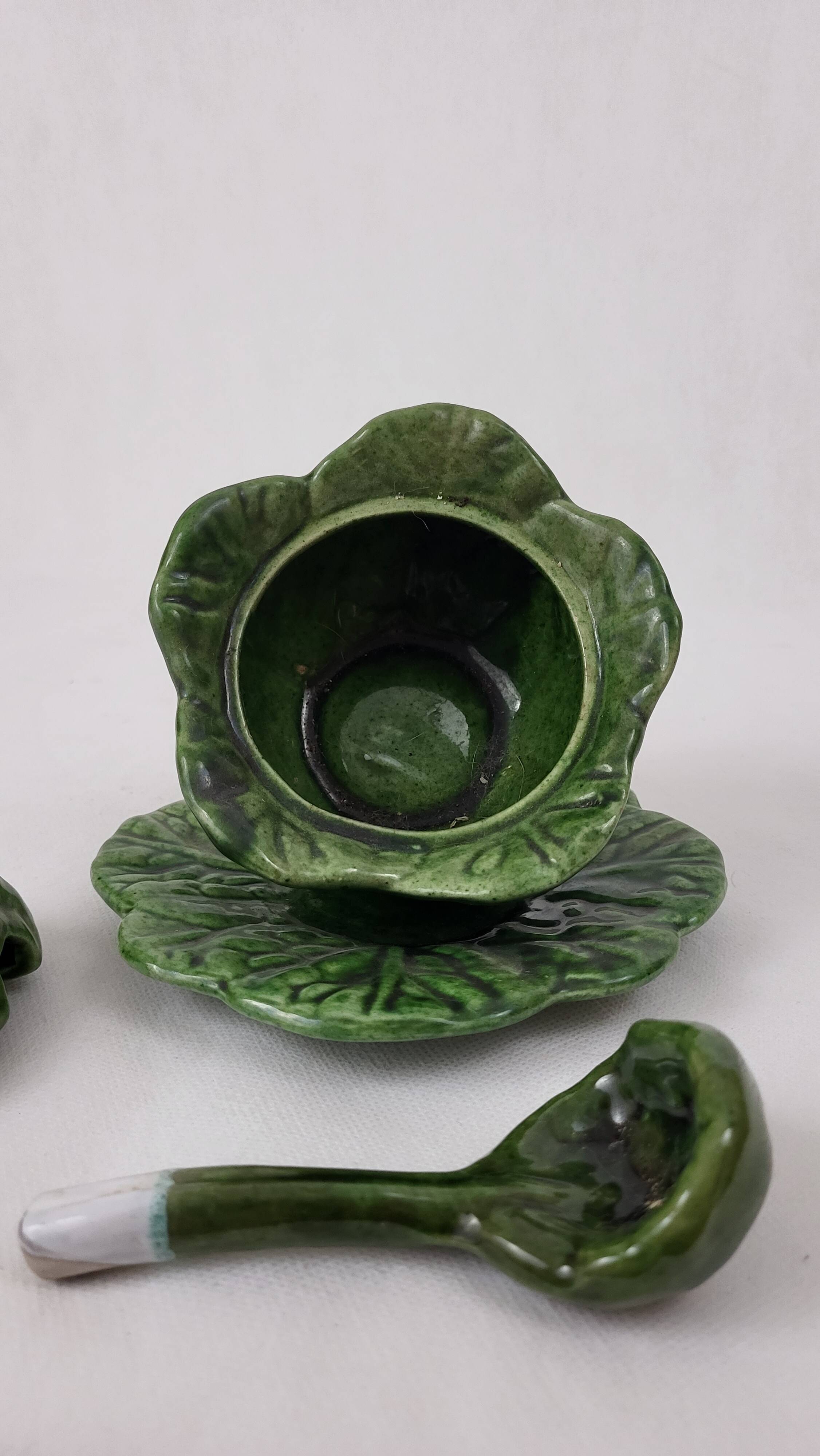 Gravy boat in slipware