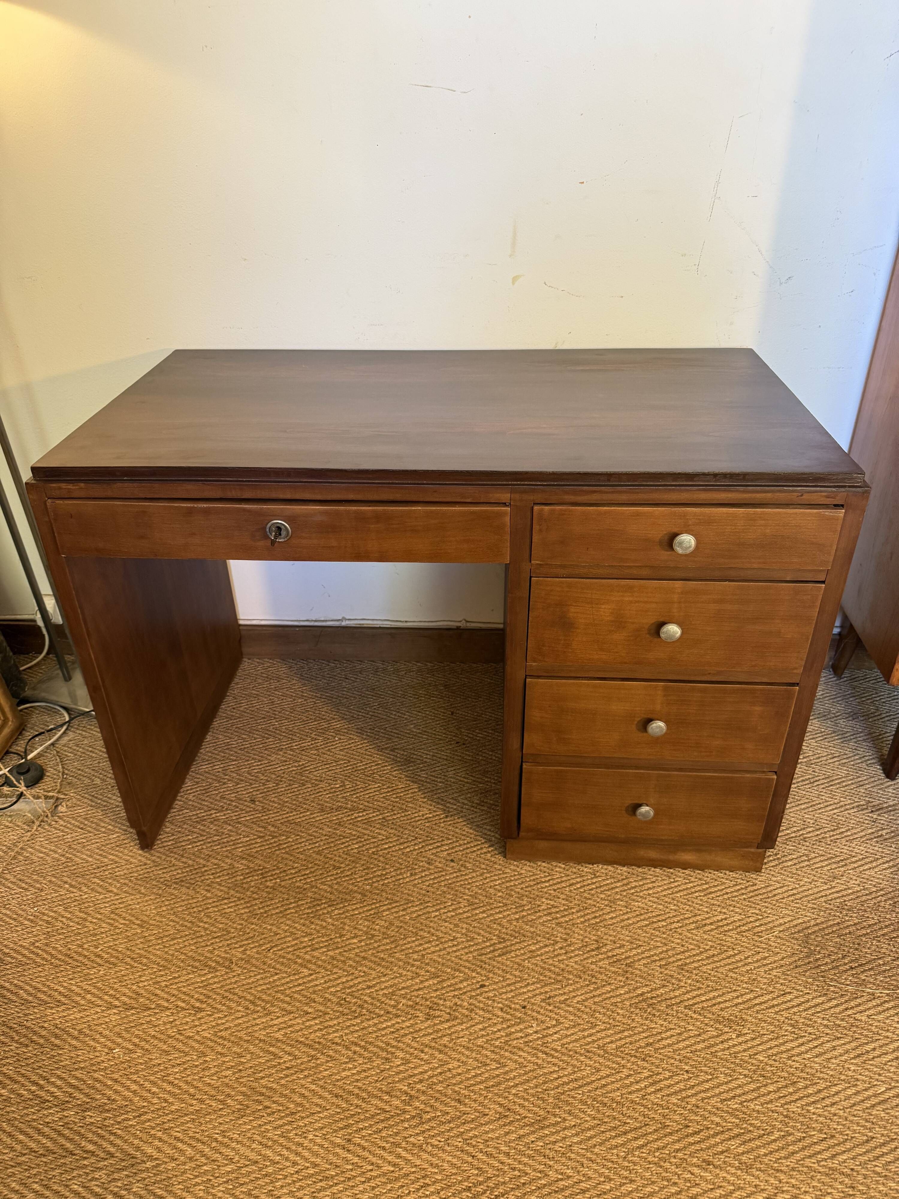 Art Deco desk in wood and walnut veneer.
