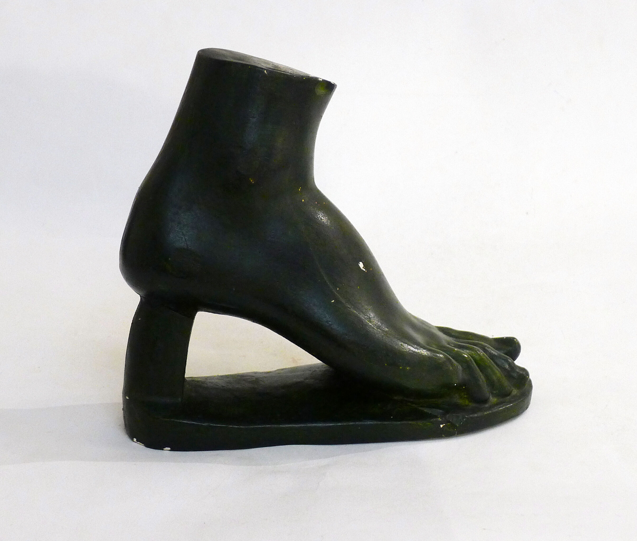Sculpture pied en plâtre