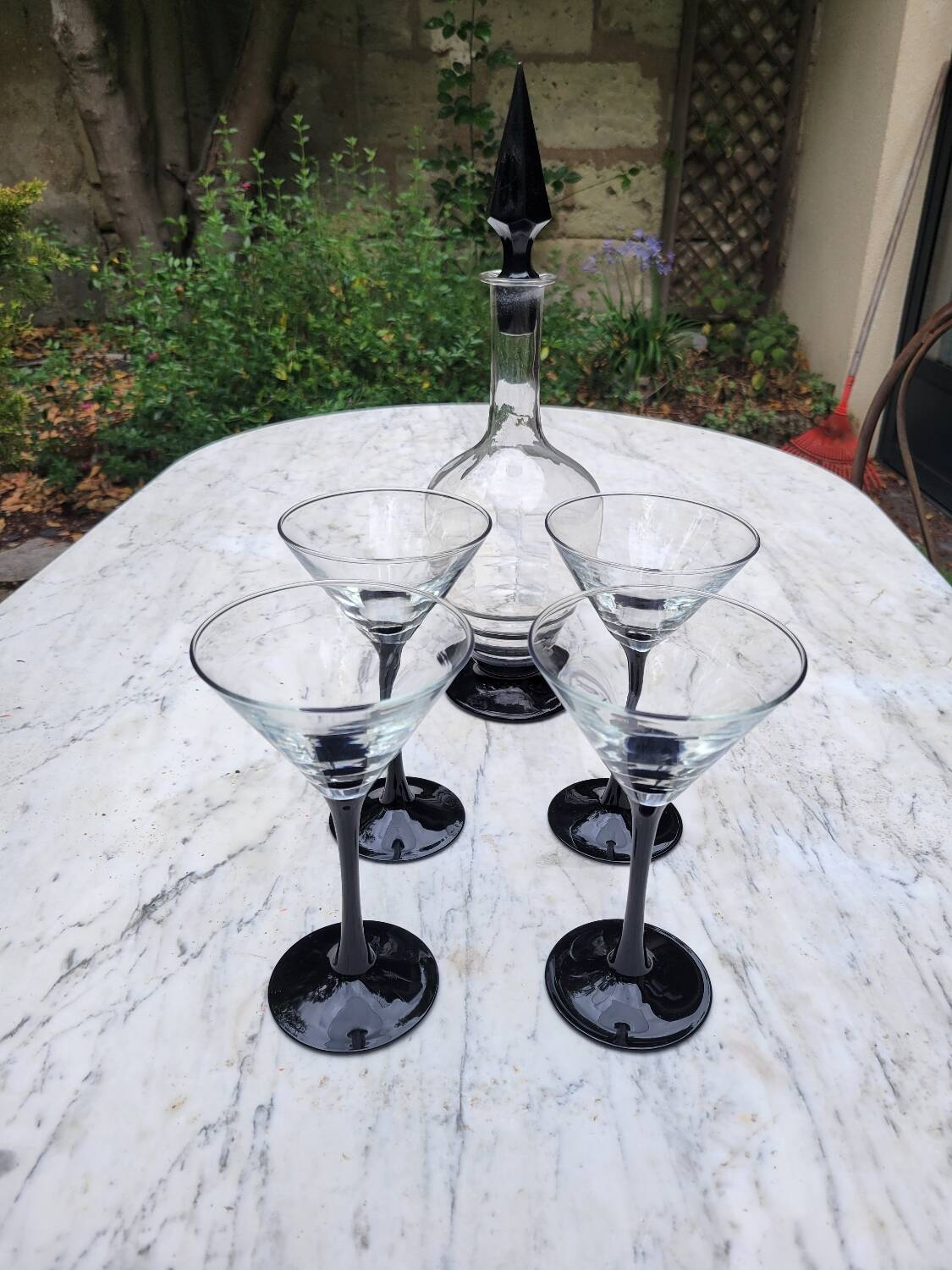 4 cocktail glasses and matching carafe