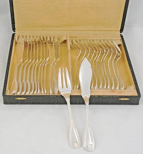 Ercuis Maintenon, Shell, 12 fish forks, 24 pieces in silver-plated metal.