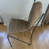 Chaise en métal et osier