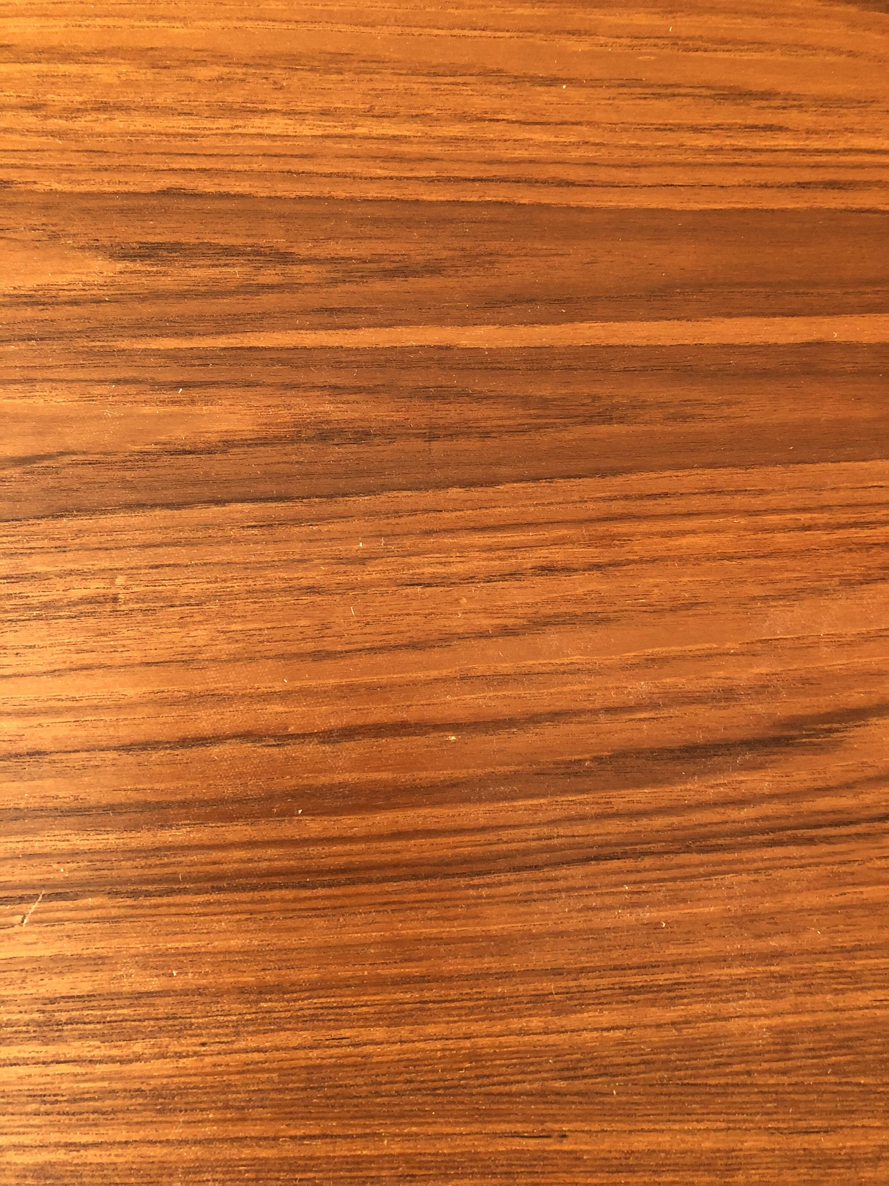 Extendable vintage roundtable