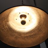 Suspension en nickel, style industriel.