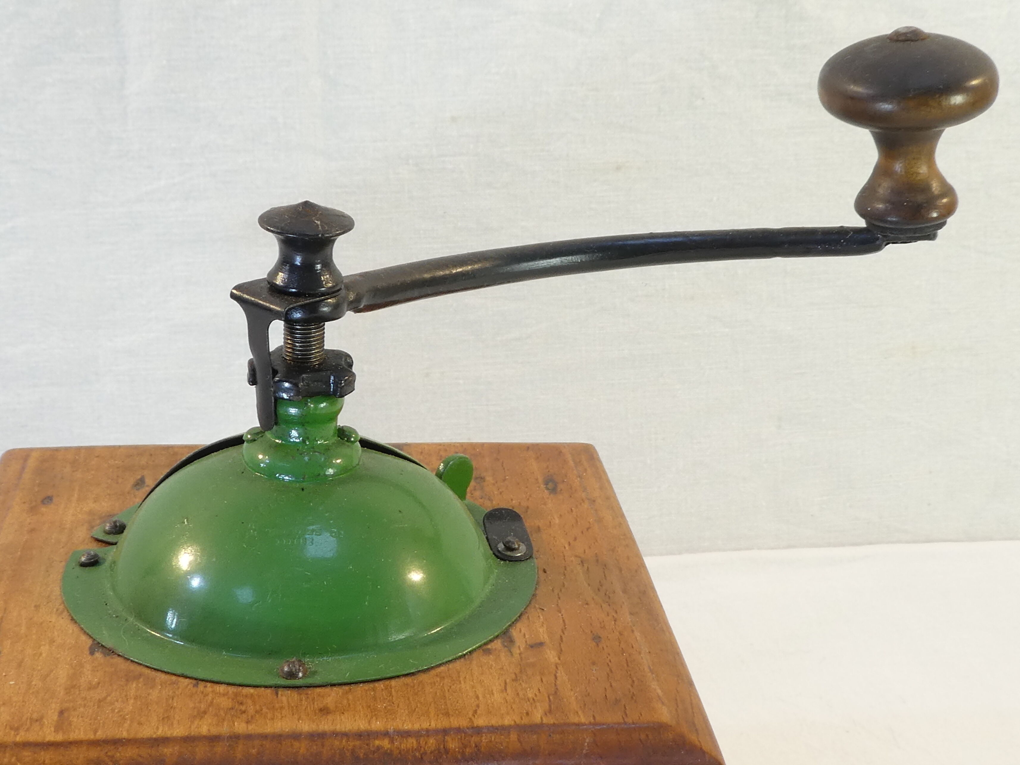 Coffee mill PEUGEOT FRERES Valentigney DOUBS functional