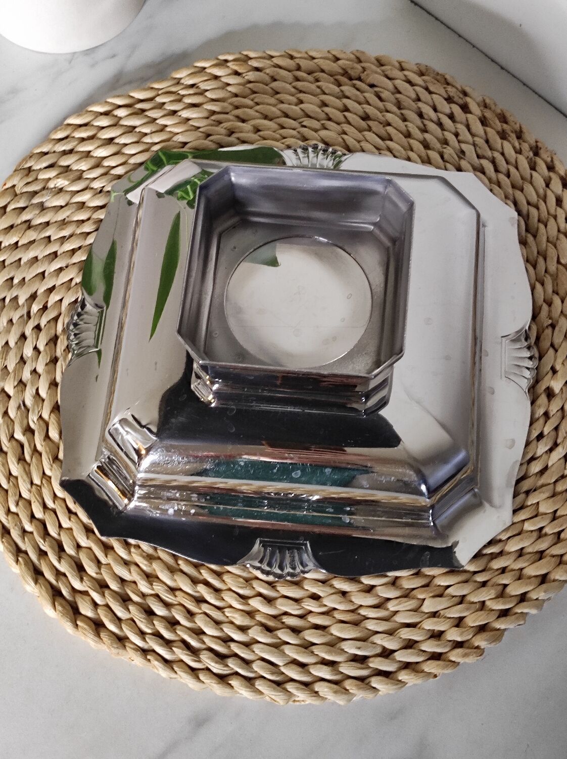Metal fruit bowl