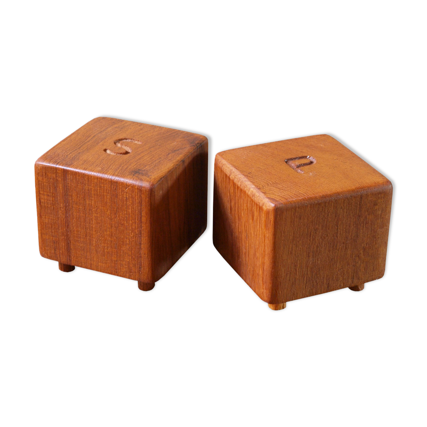 Scandinavian salt and pepper in teak