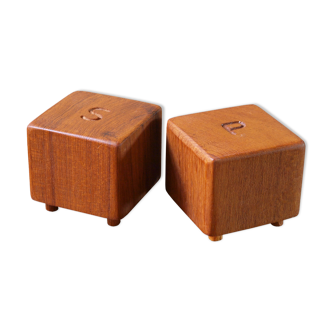 Scandinavian salt and pepper in teak