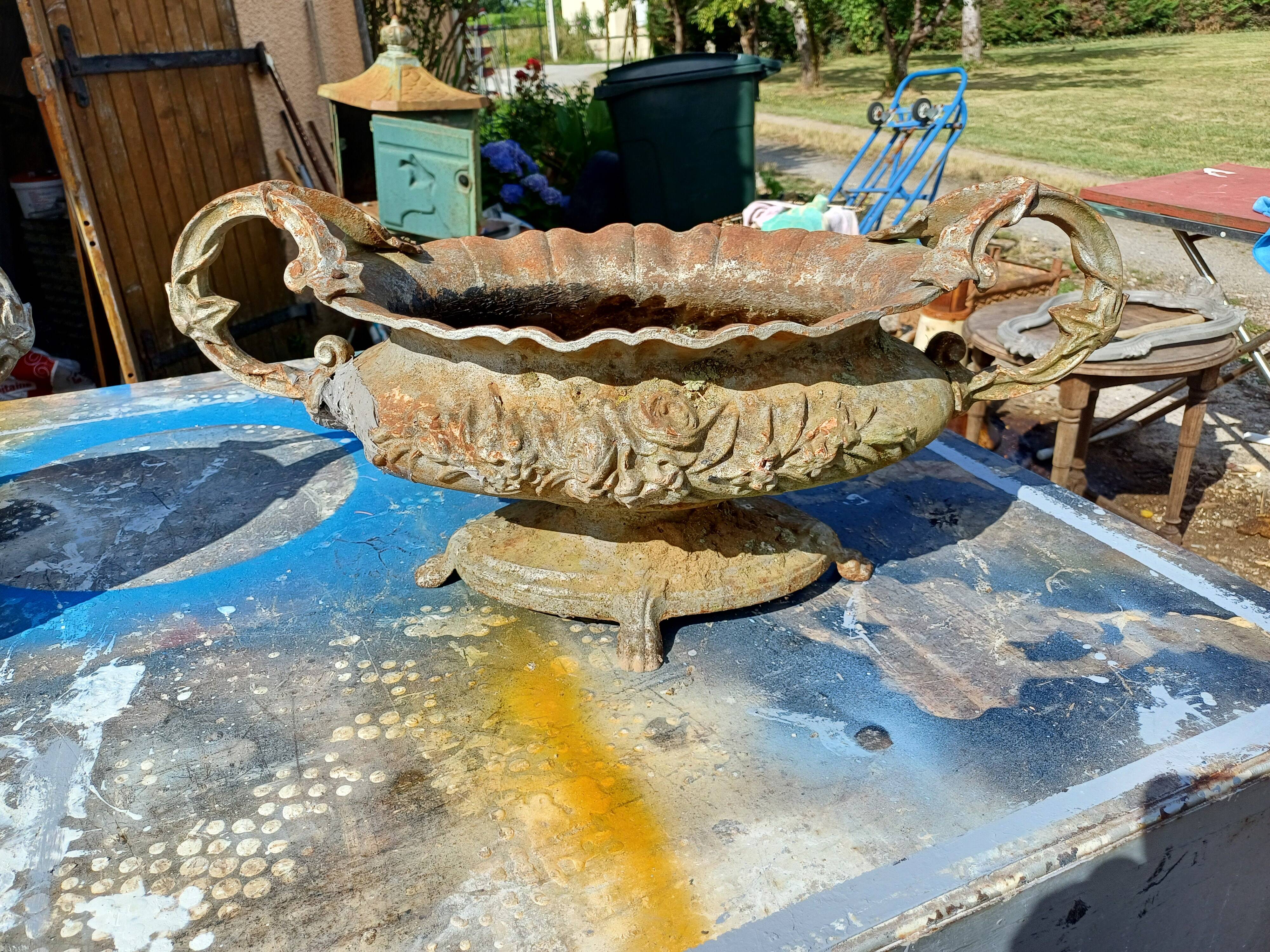 Pair of 1900 Cast Iron Planters from Charleville-Mézières in Rocaille Style