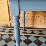 Farm table