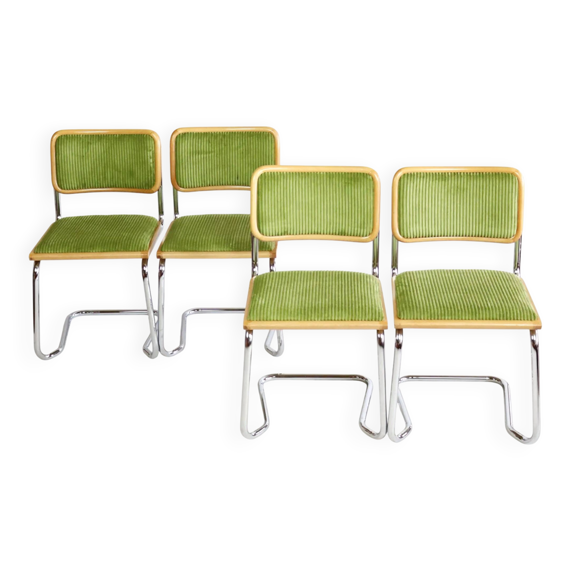 Série de quatre chaises B32