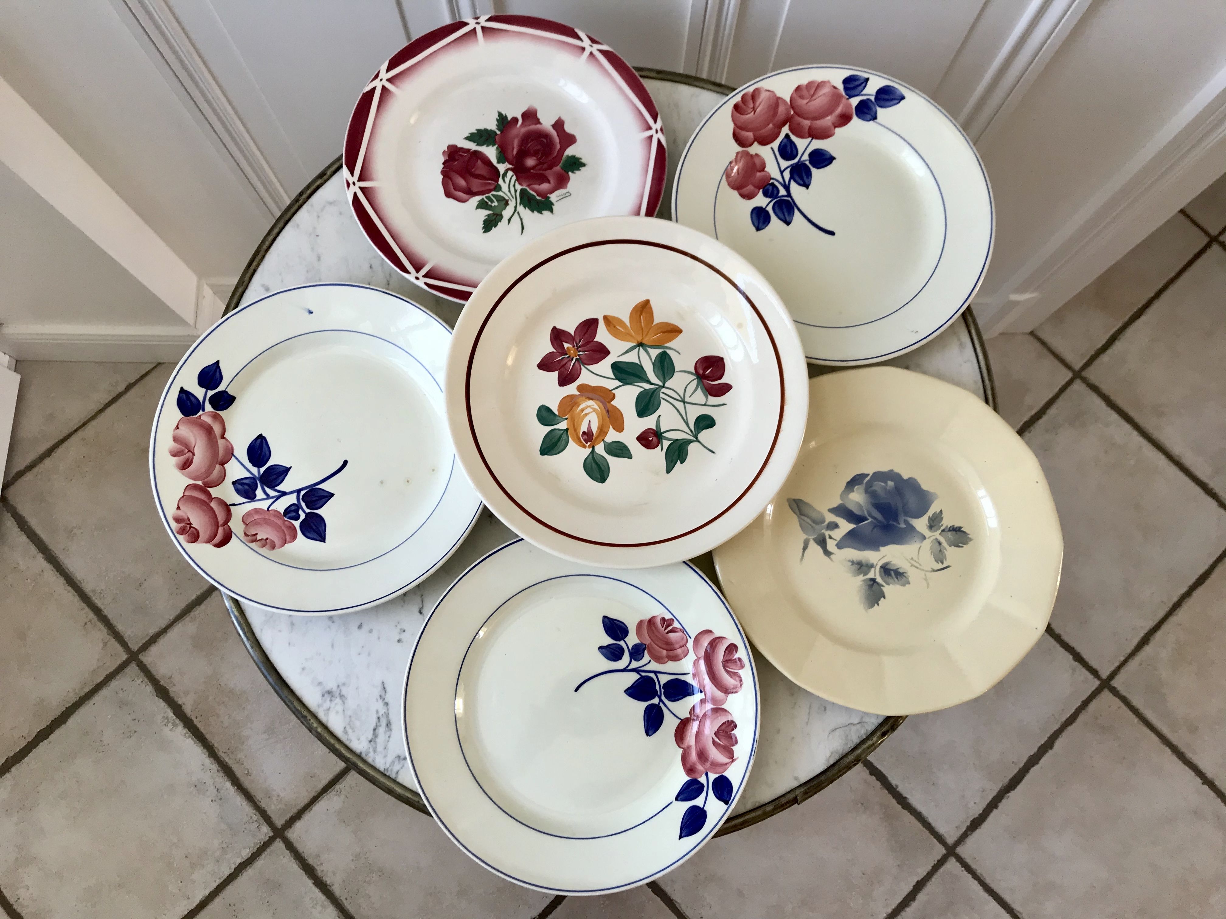 Set of 6 flat plates mismatched Digoin Sarreguemines, Terre de Fer and HBCF 30s