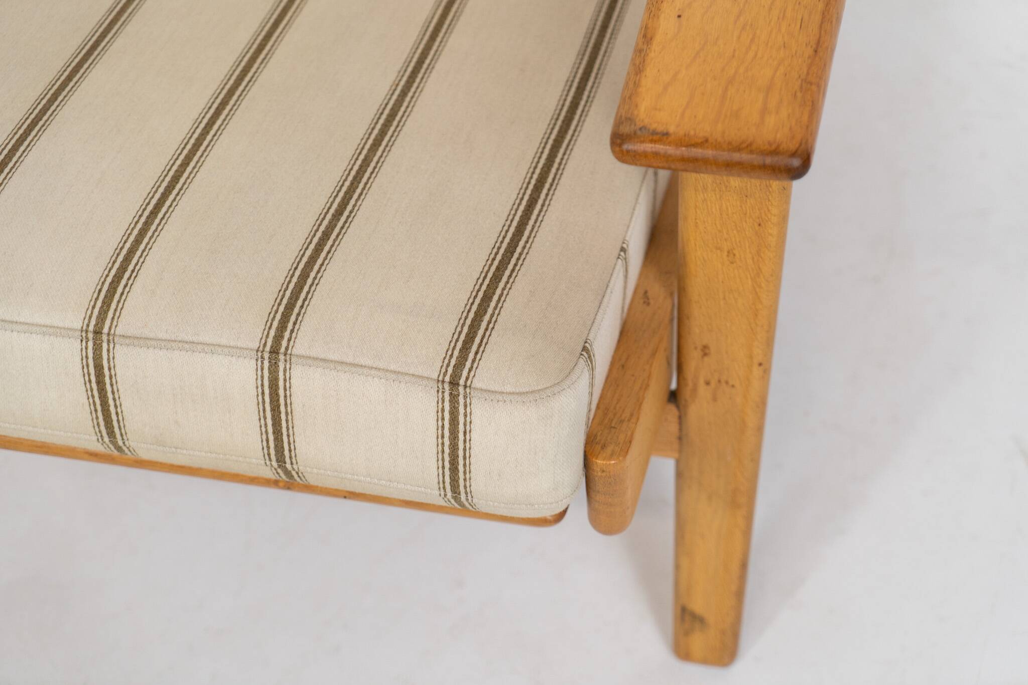 Pair of early GE-290 lounge chairs by Hans J. Wegner