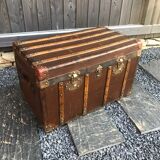Travel trunk in wood and leather
