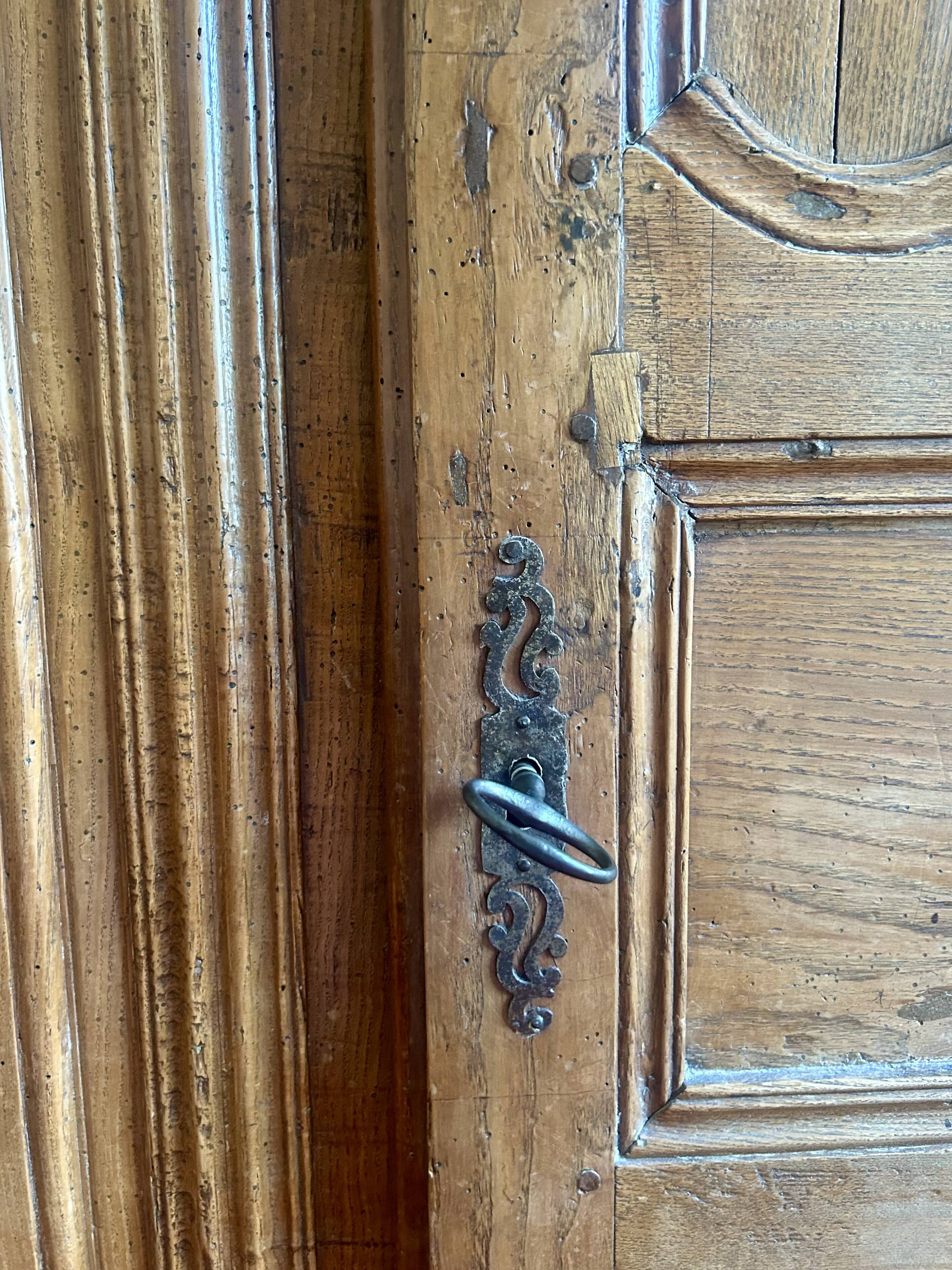 Rustic French antique wardrobe in solid wood – 19th century