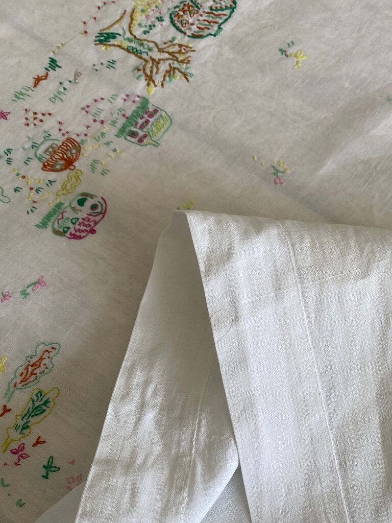 Square tablecloth embroidery naïve hand multicolored - linen threads - 110x110 cm
