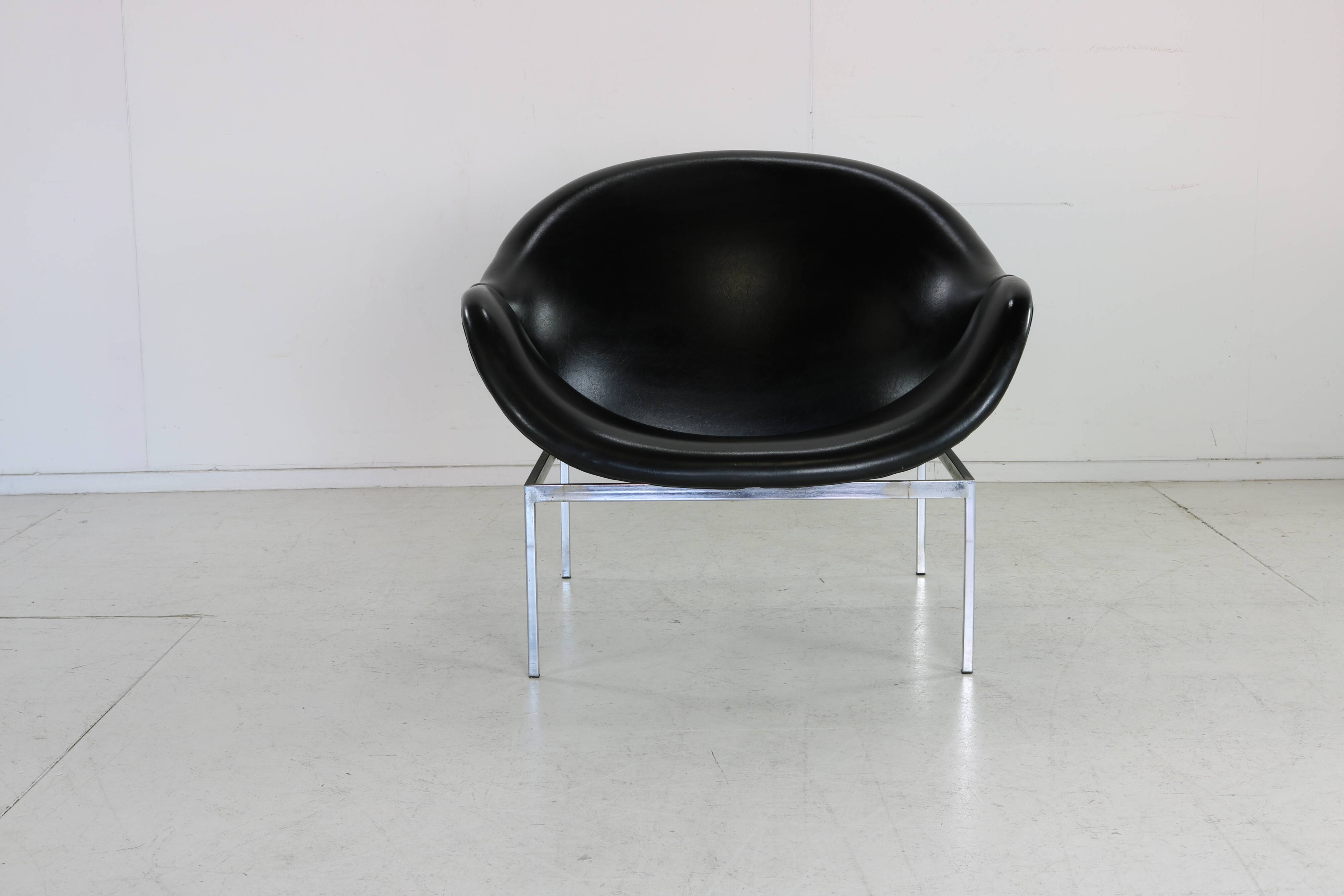 Dutch design easy chair by Rudolf Rohé Noordwolde