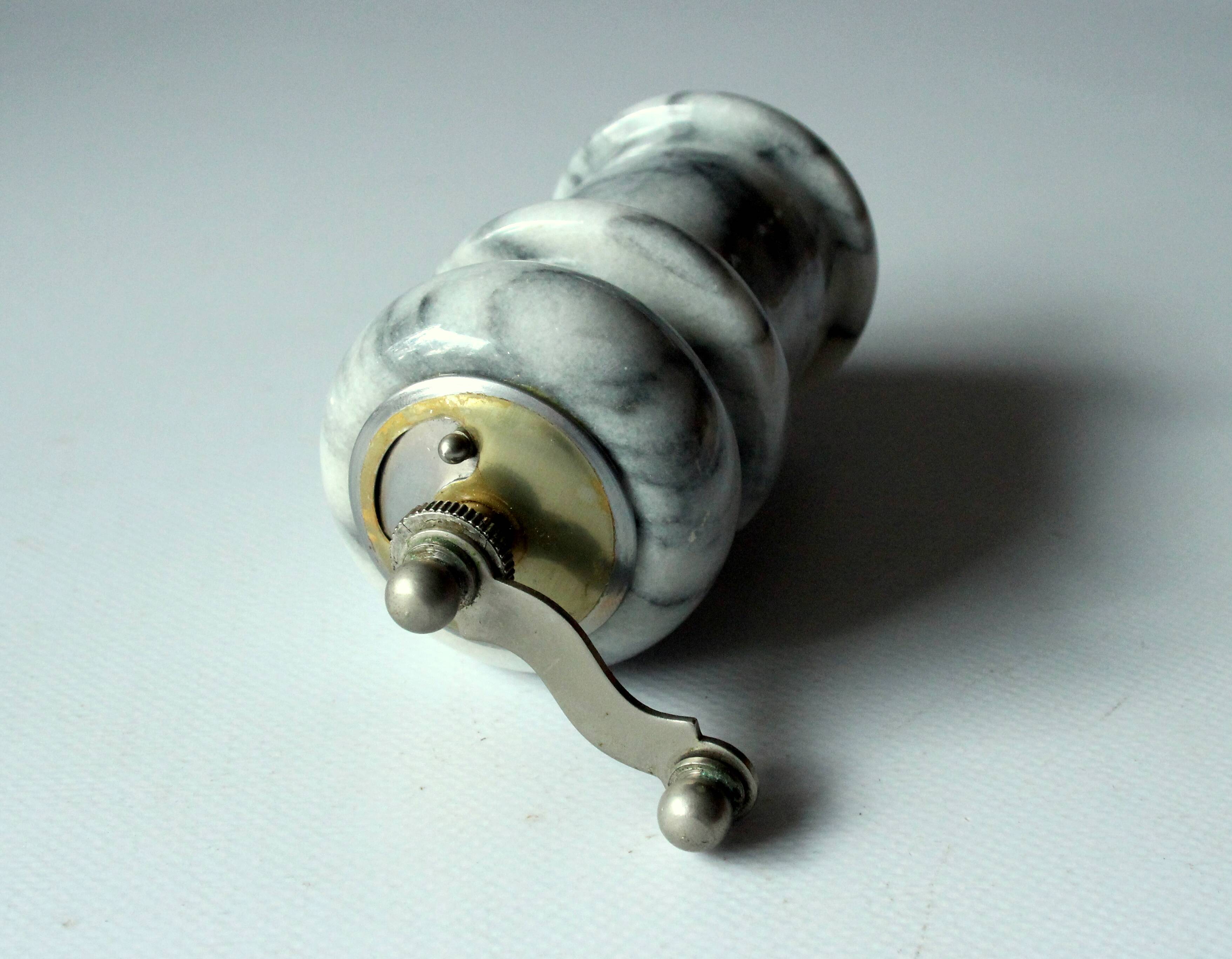 Marble pepper mill - Vintage