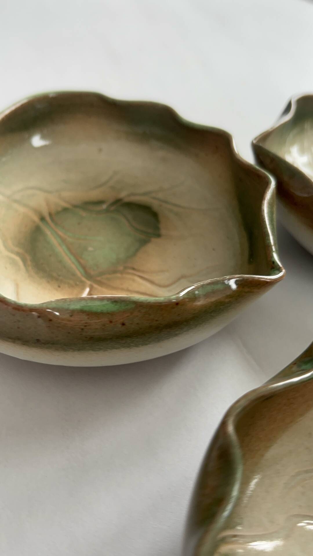 Set of 3 vintage ceramic leaf-shaped dishes, catchalls.