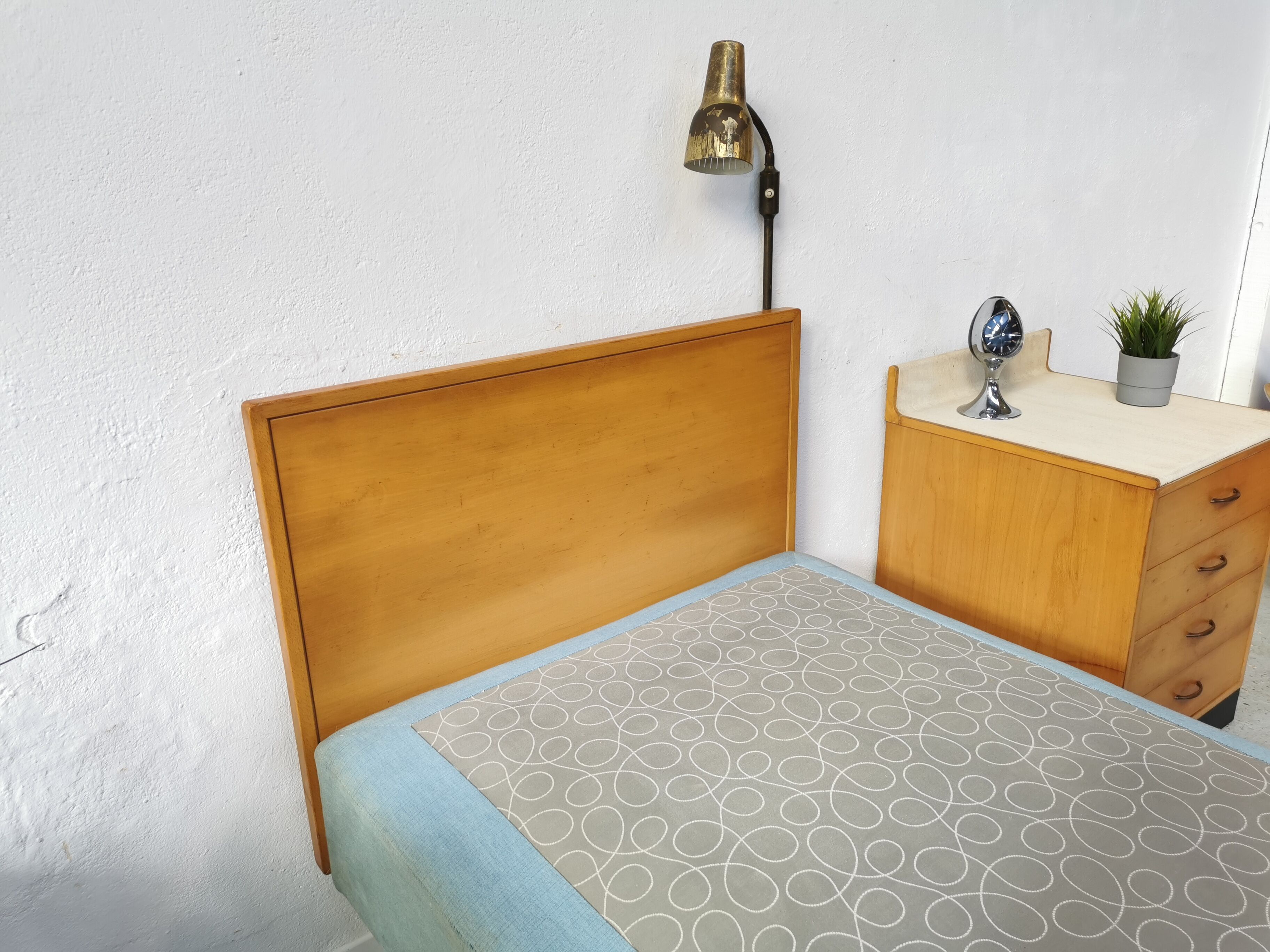 Vintage Scandinavian bed and lamp signed NK 1959
