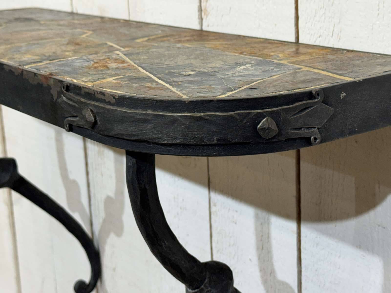 Console en acier forgé et plateau en ardoise, travail des années 1950 - L=7