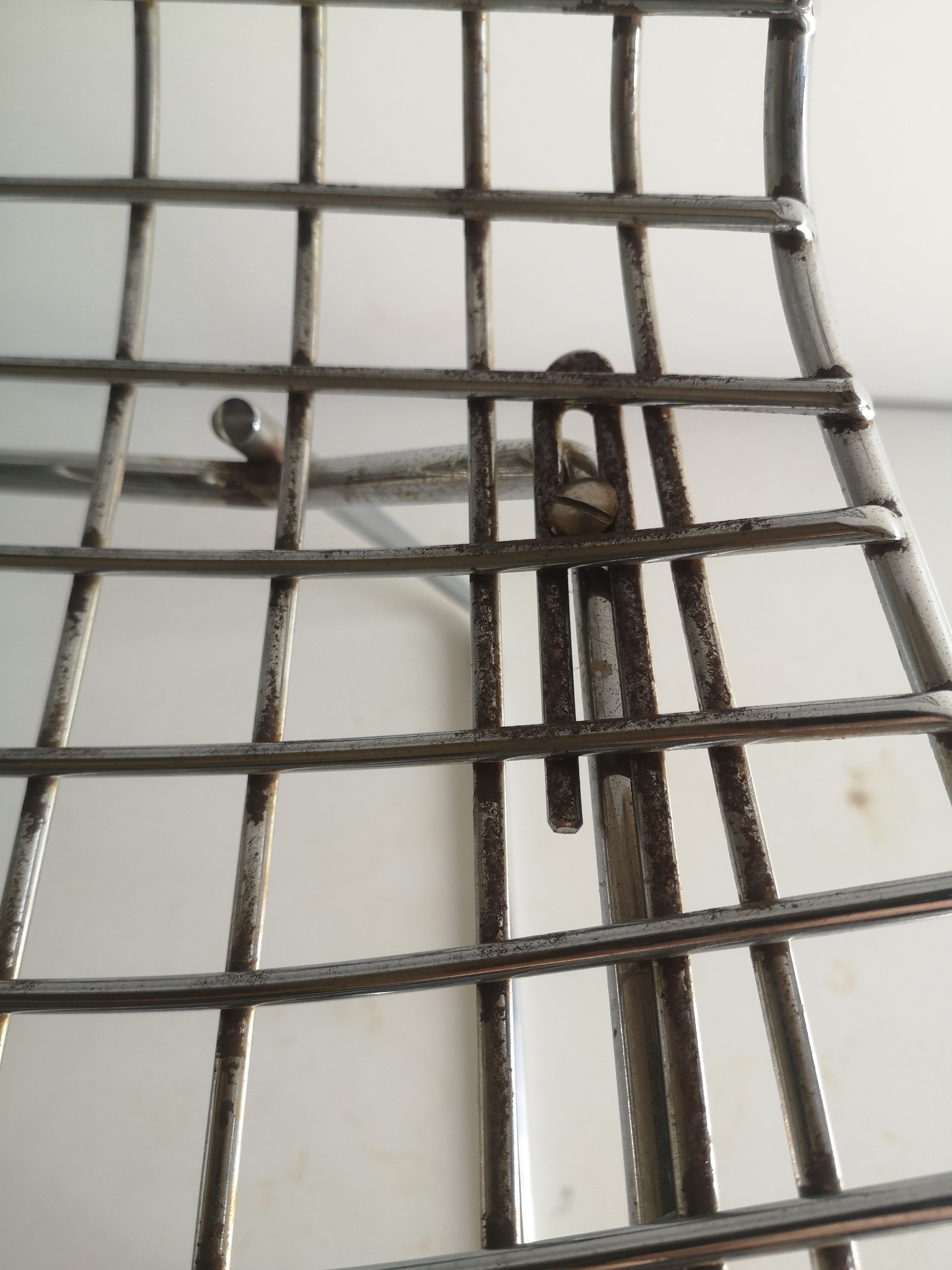 Harry Bertoia chrome wire chairs, Knoll edition