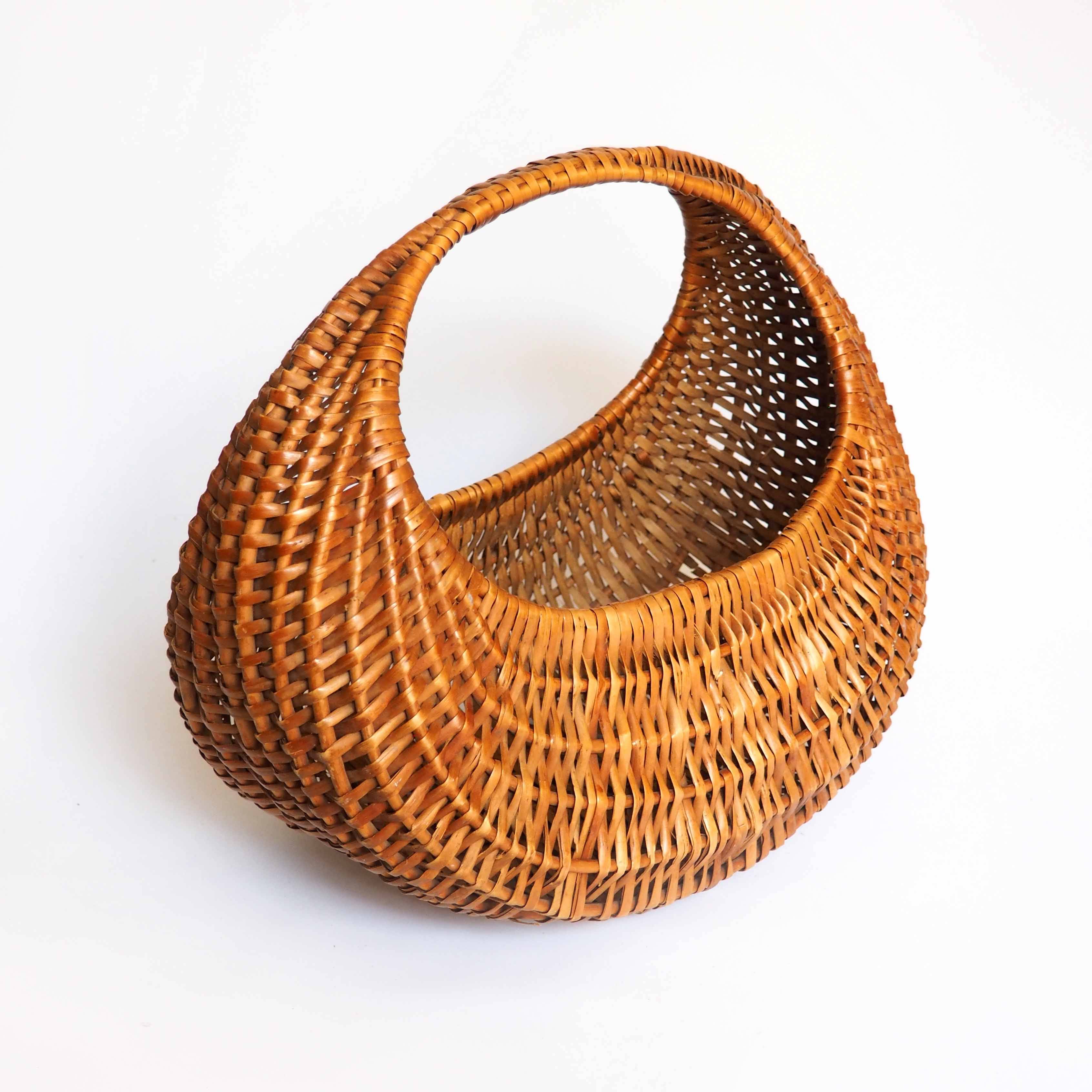 Rattan gondola basket