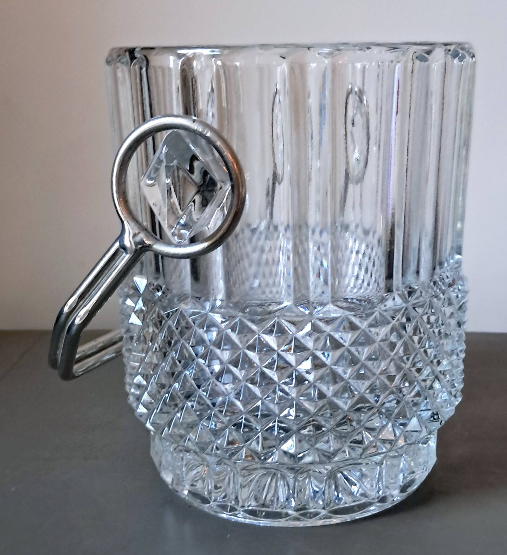 Ice bucket. Glass. 1970