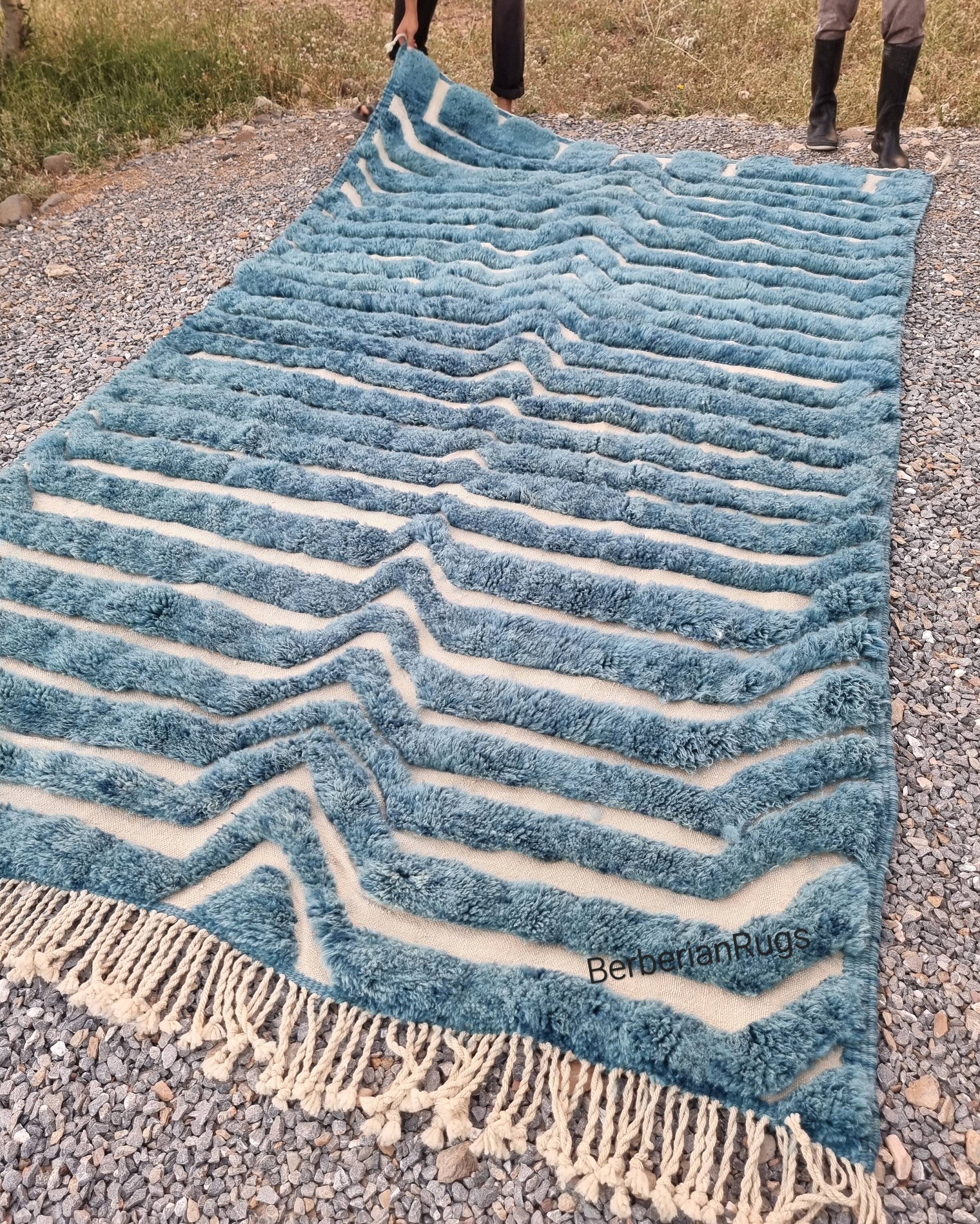 Traditional Moroccan rug, natural wool, 2.5 x 1.5 m.