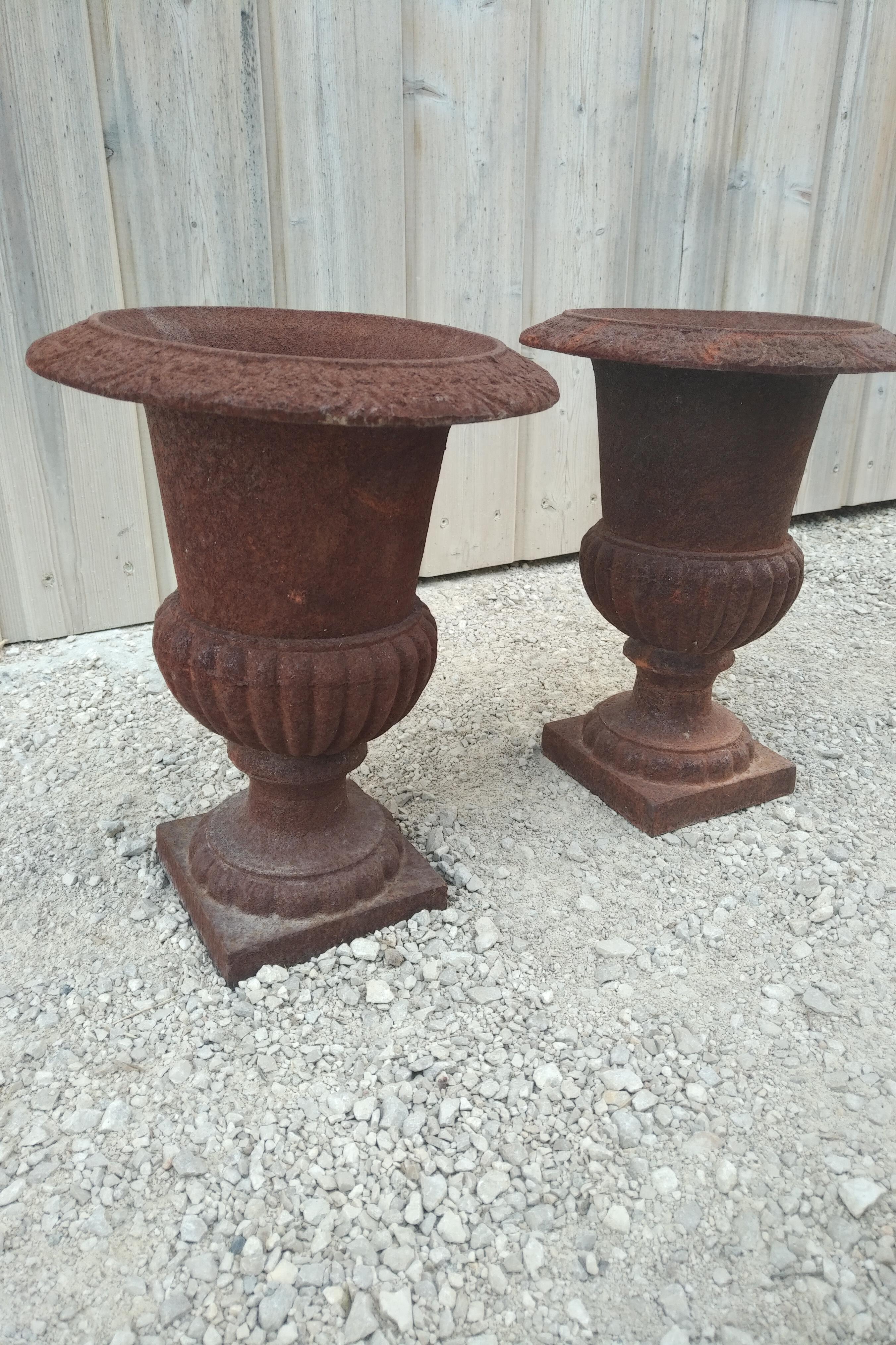 Paire de vases Médicis en fonte