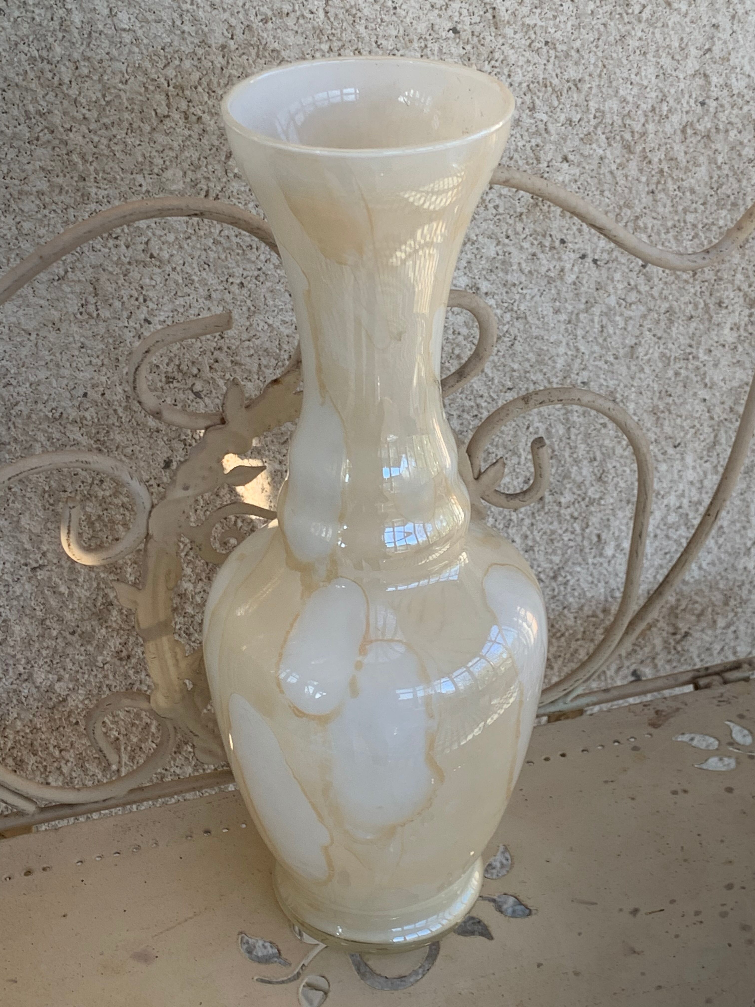 Beige opaline vase vintage marble effect