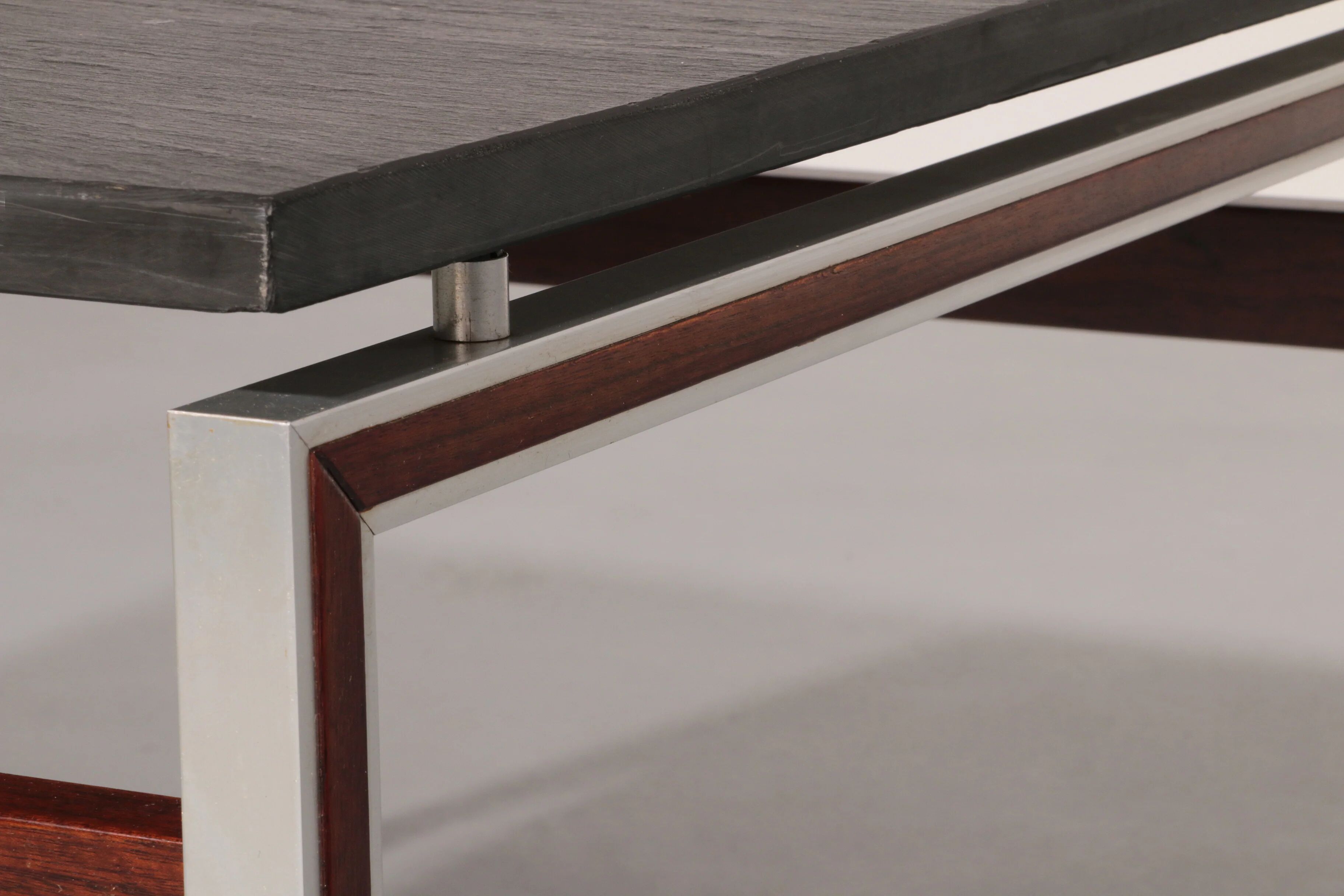 Table basse en ardoise, chrome et bois, 1970 Danemark