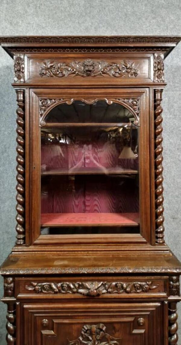 Meuble vitrine de pavillon de chasse style Louis XIII en chene vers 1850