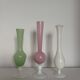 Lot de 3 vases anciens en opaline rose, blanc, vert