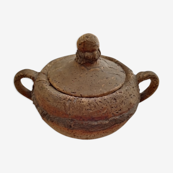 Terracotta pot covered with cork