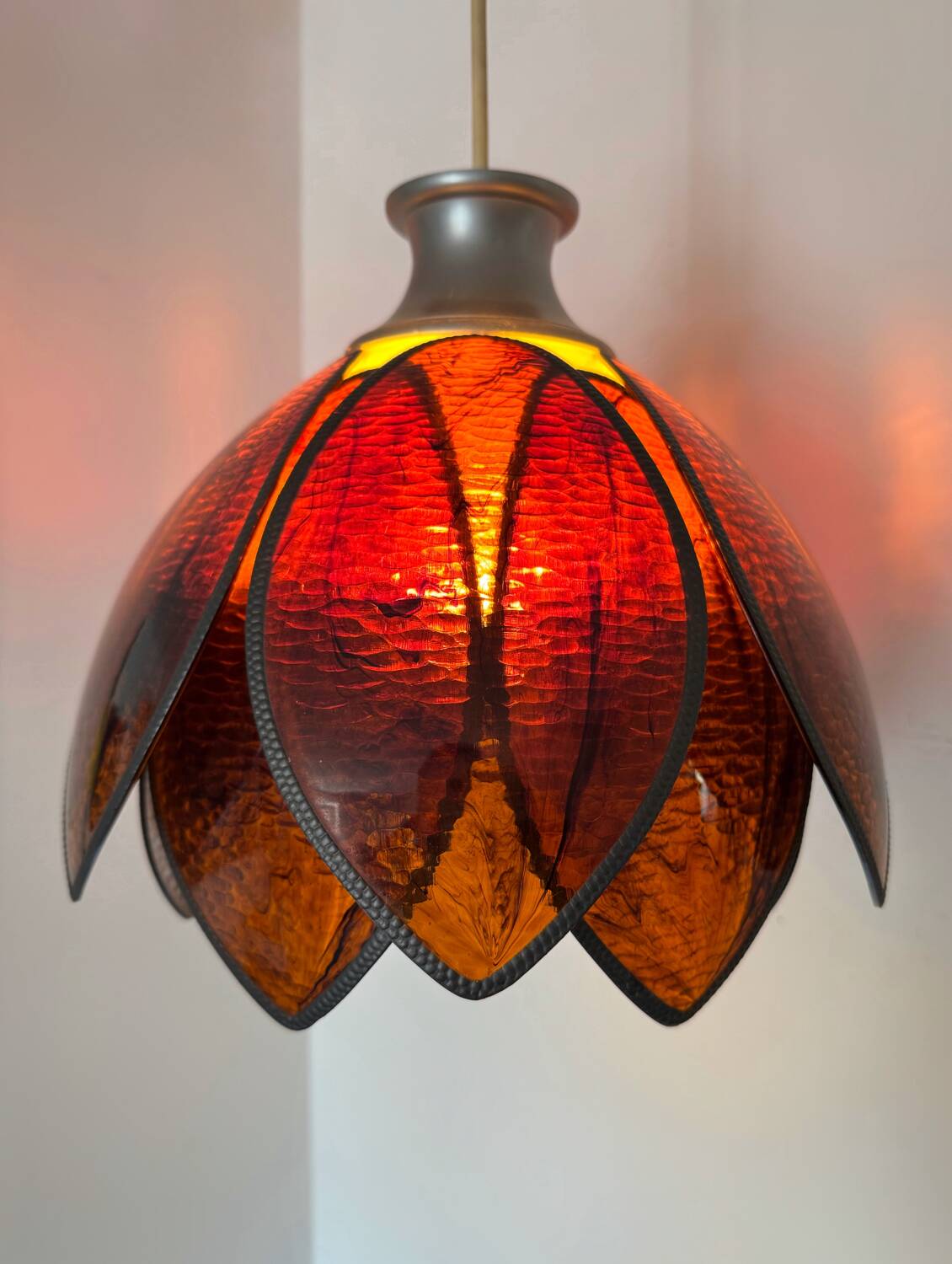 Lustre lotus Bakélite années 70