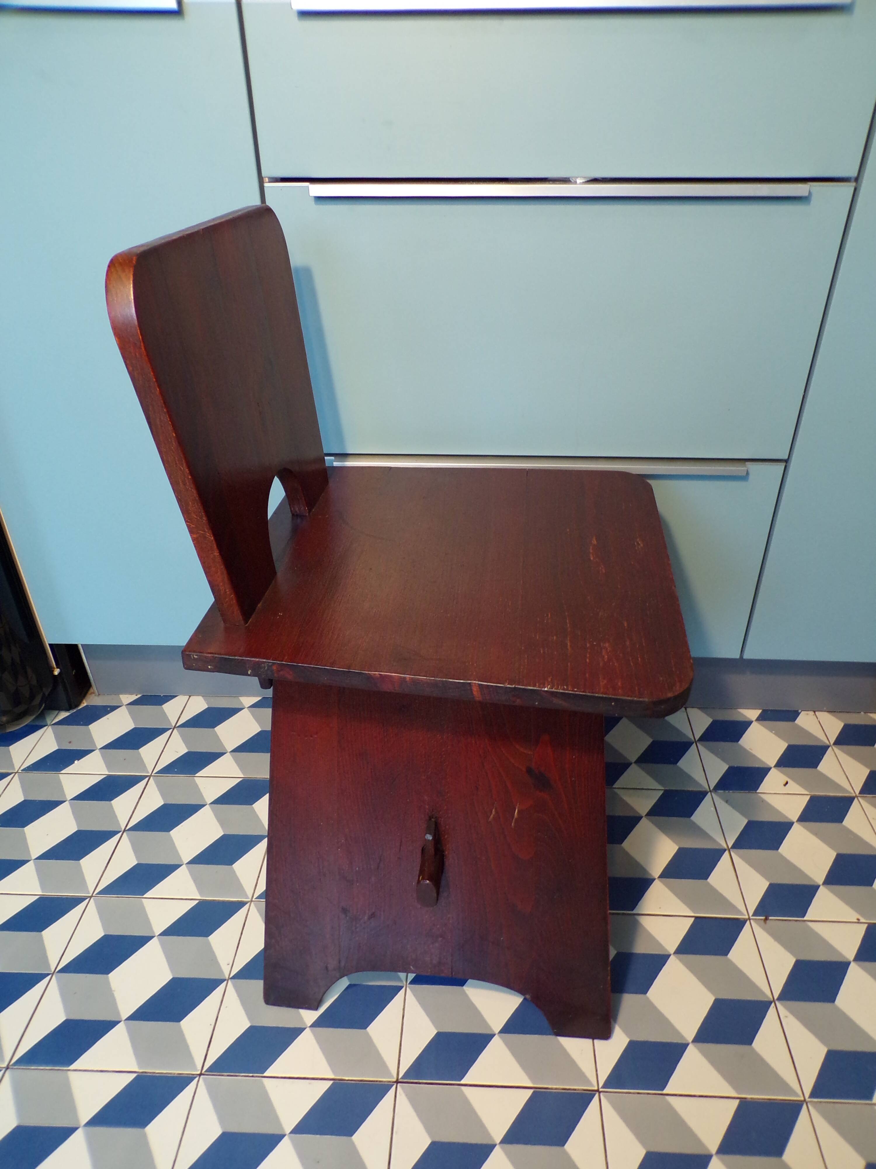 Art & craft reconstruction chair