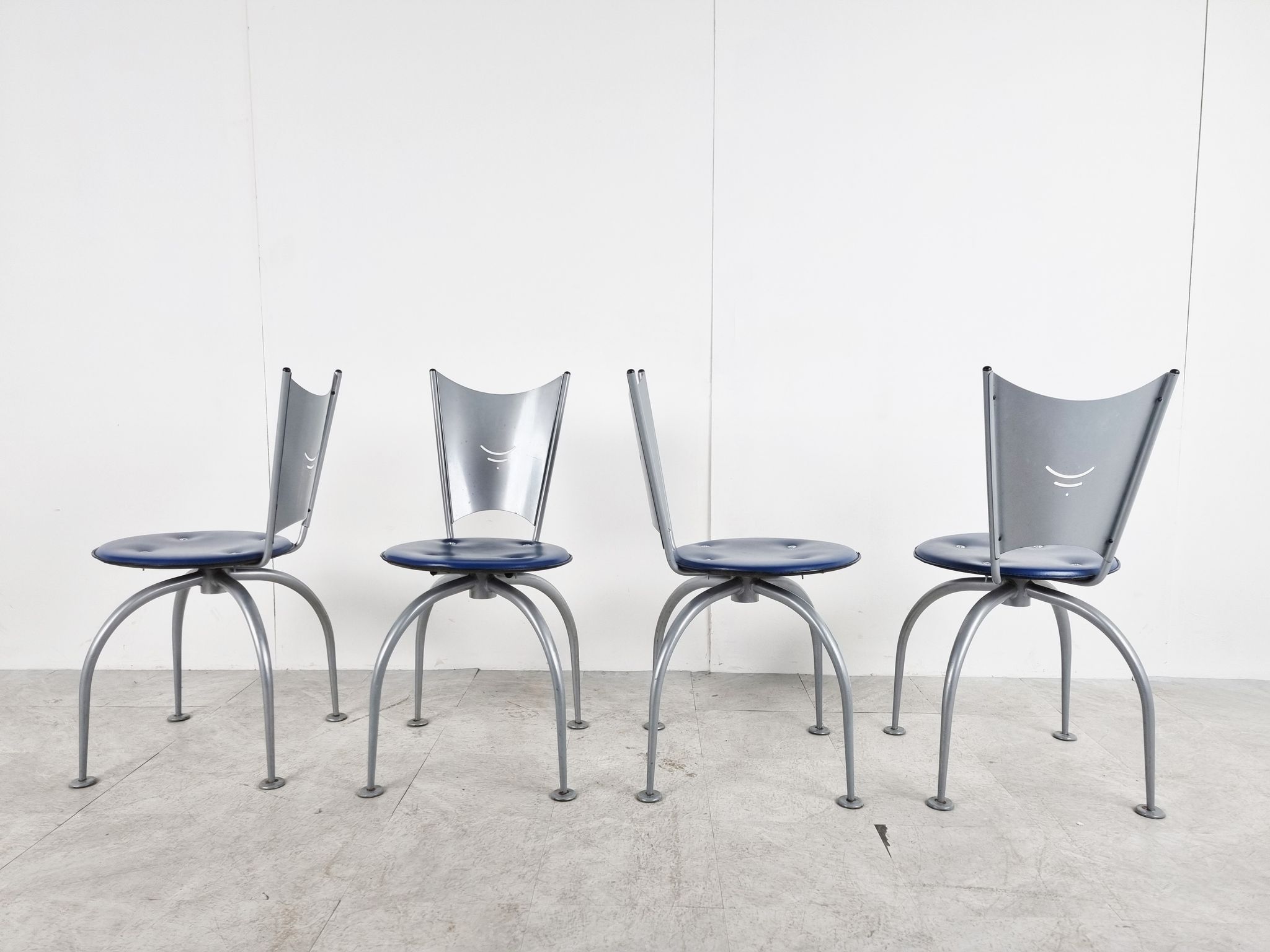 Chaises de salle à manger en métal post-modernes, années 1990