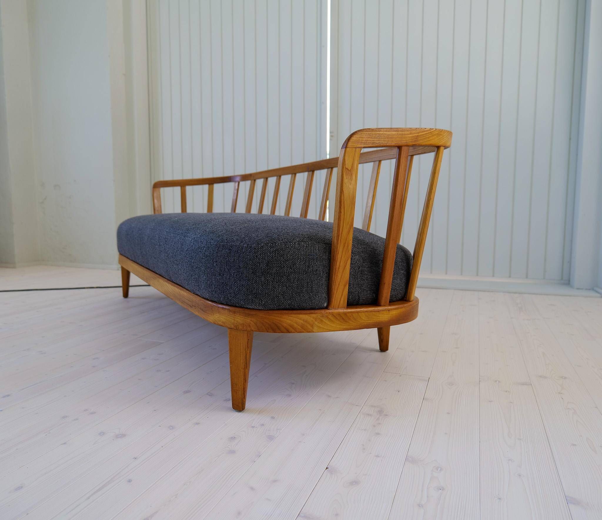 Mid-Century Modern Sculptural Canapé Model "Värend" Carl Malmsten, 1942