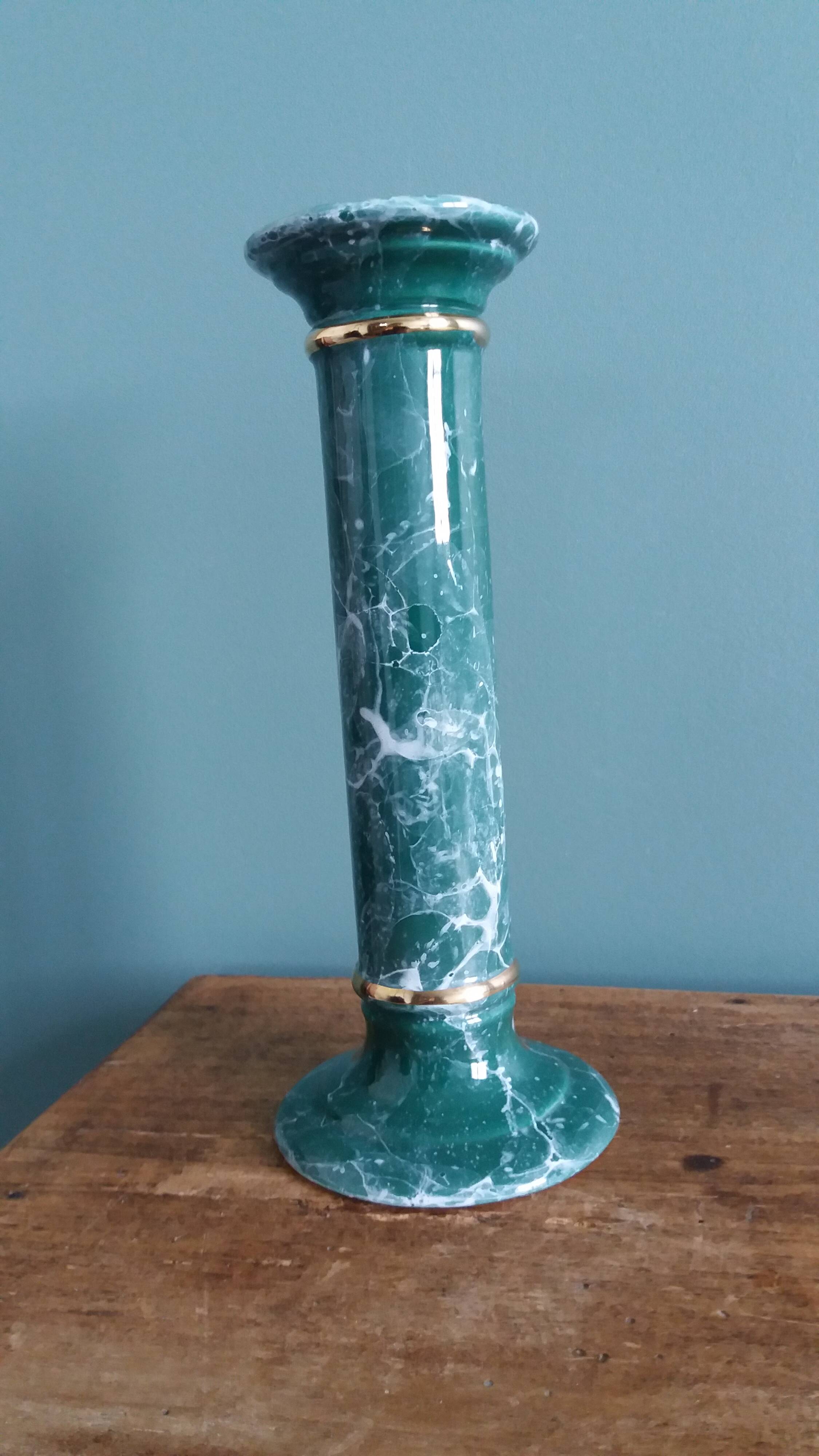 Bougeoir colonne en céramique effet marbre vert et or