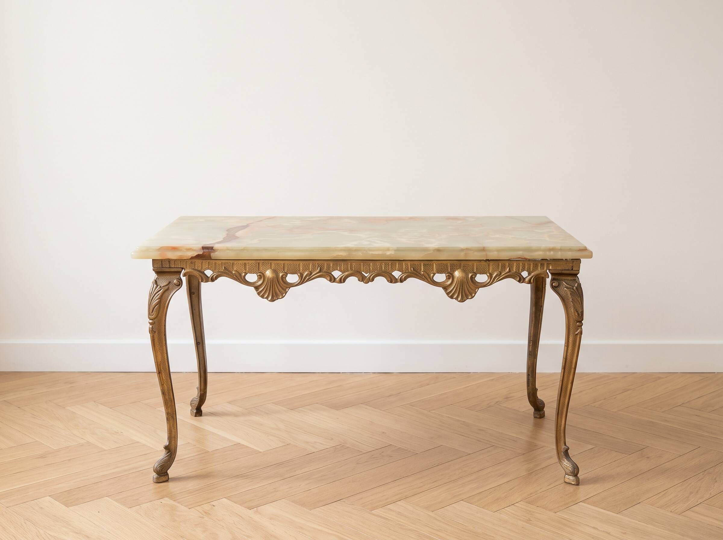 Retro coffee table in onyx marble and gold metal