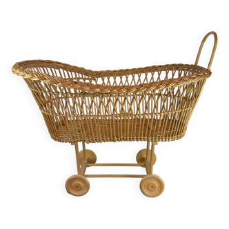 Alsatian wicker cradle