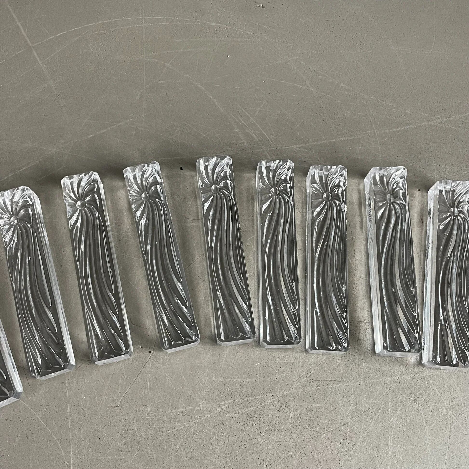 11 moulded glass knife rests - Ref 1167