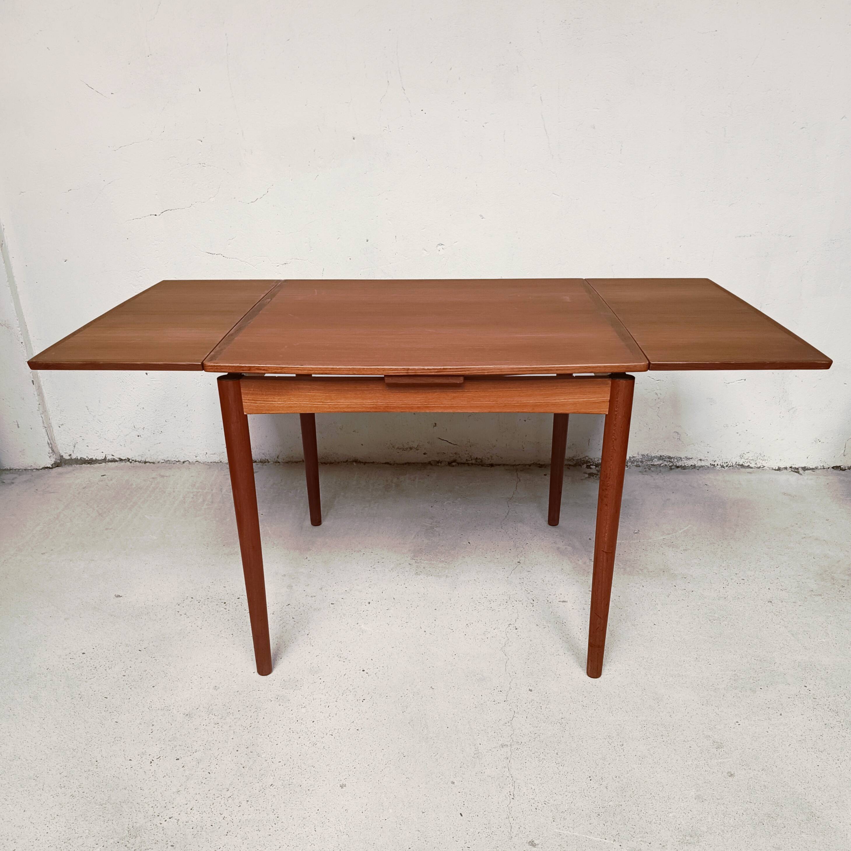 Hundevad teak Danish table, 1960