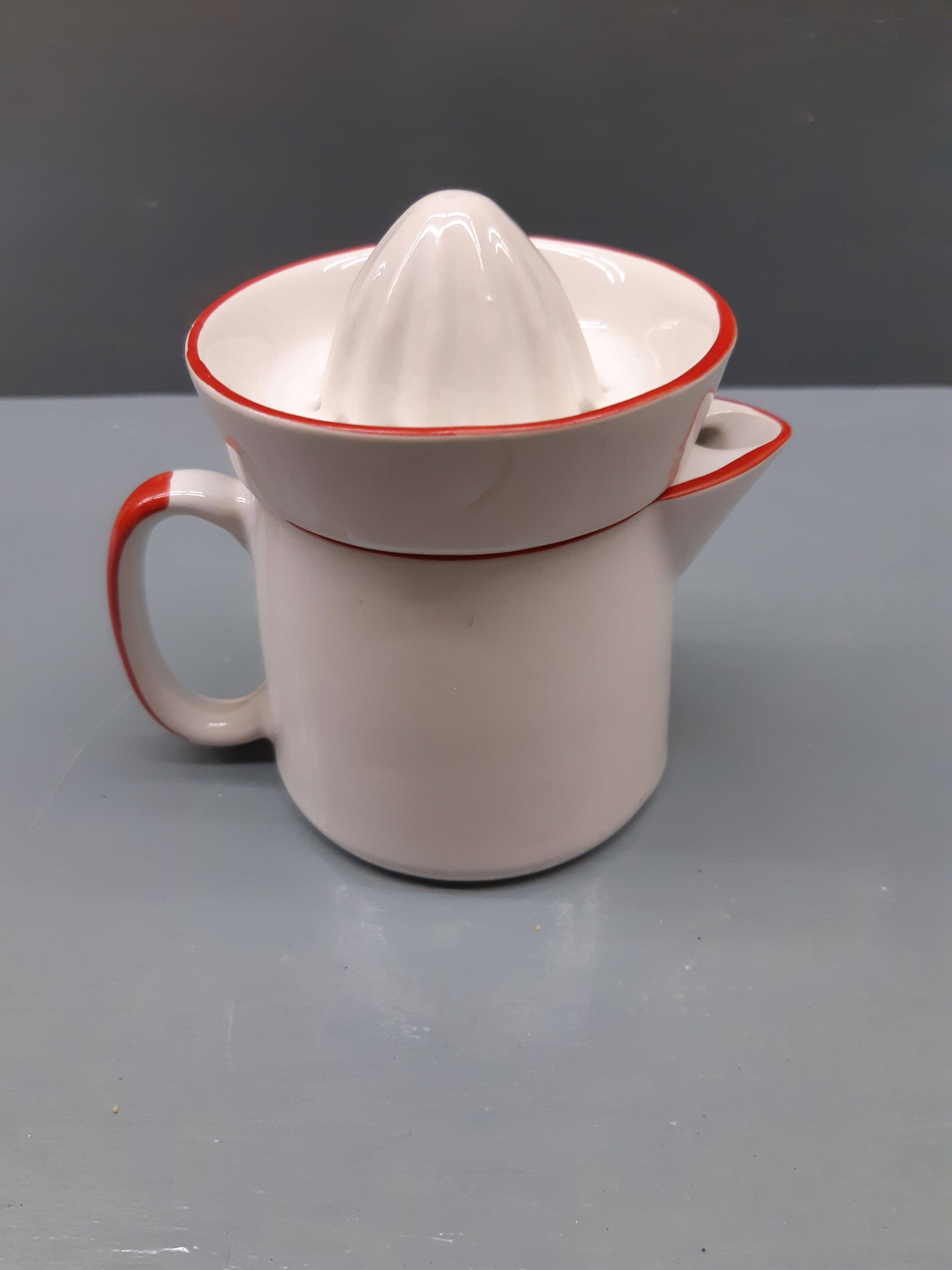 Lot 3 pieces: tisaniere lemon squeezer + 2 mug